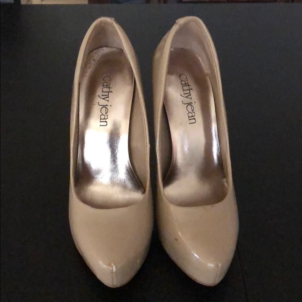 Pre owned Cathy jean nude pumps size 6.5